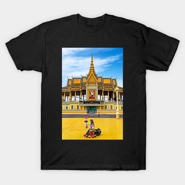 Royal Palace. T-Shirt by bulljup